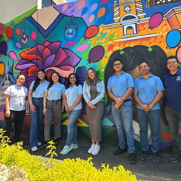 Centro Moore recibió la visita de colaboradores de Hyatt Centric Guatemala City, quienes participaron como voluntarios en apoyo al Programa de Costales de Esperanza 2026.